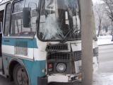 Занос автобуса в Абакане: пострадали пассажирка, столб и иномарка
