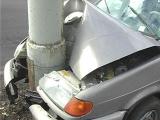 В Абакане водитель врезался в электроопору